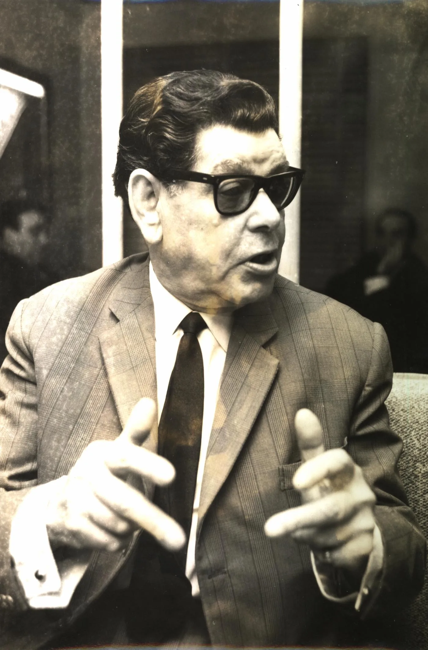 Alfredo Marceneiro, legendary Lisbon fadista and master of the traditional fado style, photographed in 1975 while explaining fado — representing the classic transmission from master to apprentice that UNESCO recognized in its 2011 inscription of fado as intangible cultural heritage File 00563