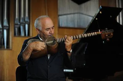 Craftsmanship and performance art of the Tar, a long-necked string musical instrument